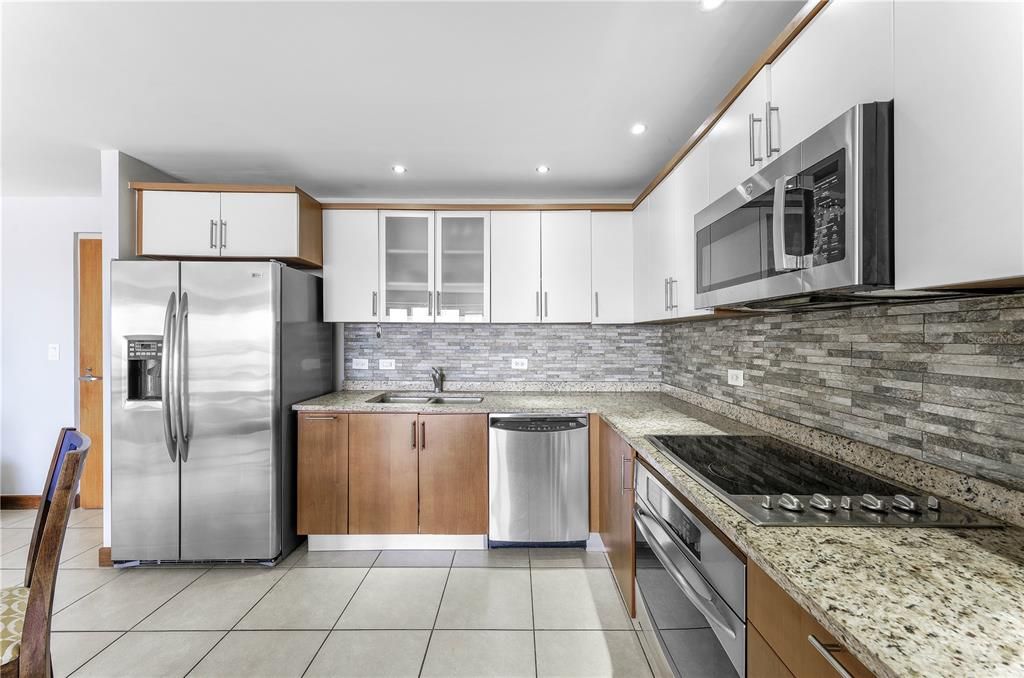 For Rent: $5,000 (2 beds, 2 baths, 950 Square Feet)