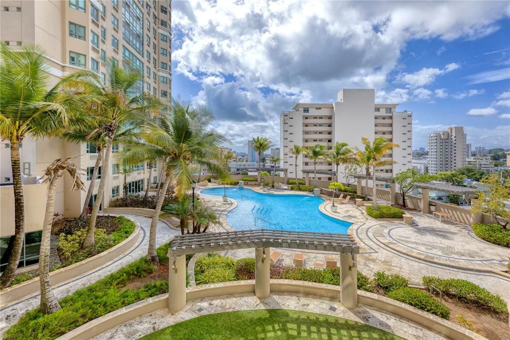 For Rent: $5,000 (2 beds, 2 baths, 950 Square Feet)