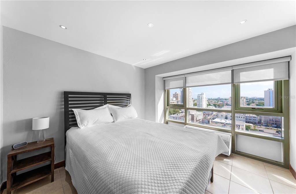 For Rent: $5,000 (2 beds, 2 baths, 950 Square Feet)