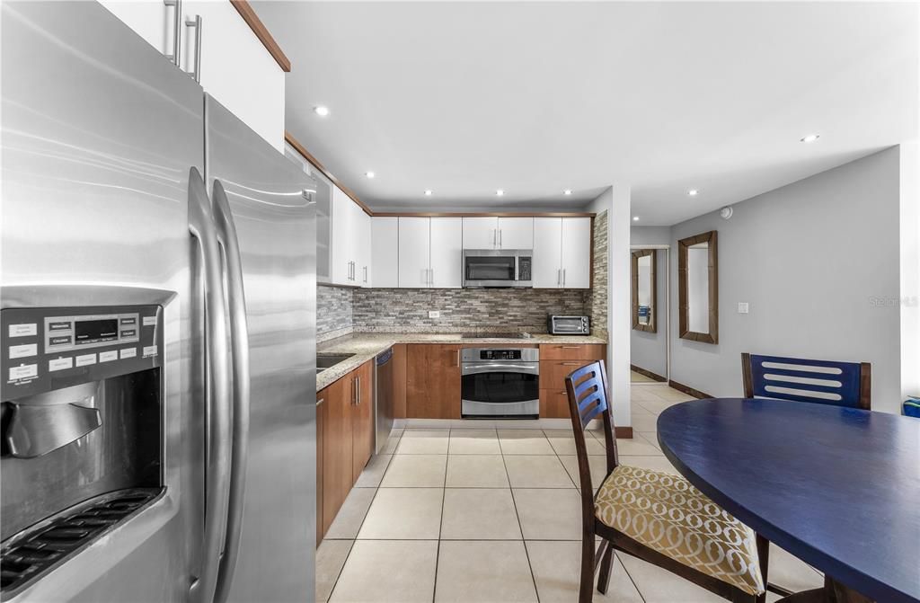 For Rent: $5,000 (2 beds, 2 baths, 950 Square Feet)