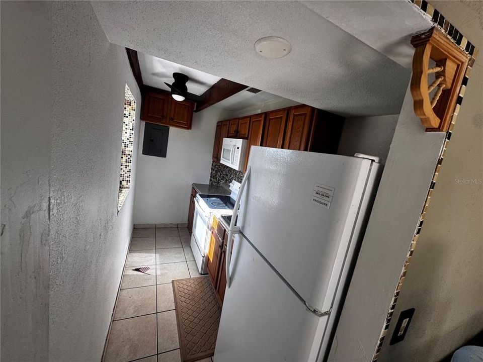 For Sale: $109,000 (2 beds, 1 baths, 648 Square Feet)