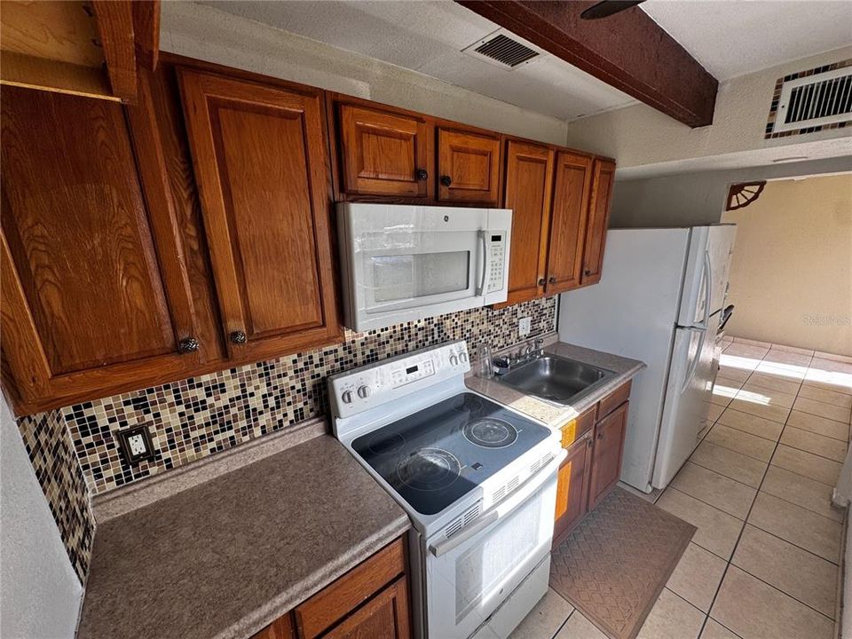 For Sale: $109,000 (2 beds, 1 baths, 648 Square Feet)
