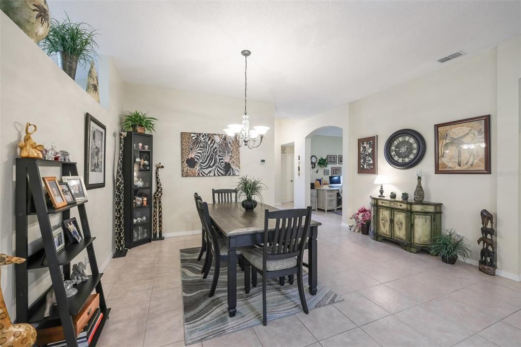 На продажу: $340,000 (2 спален, 2 ванн, 2014 Квадратных фут)