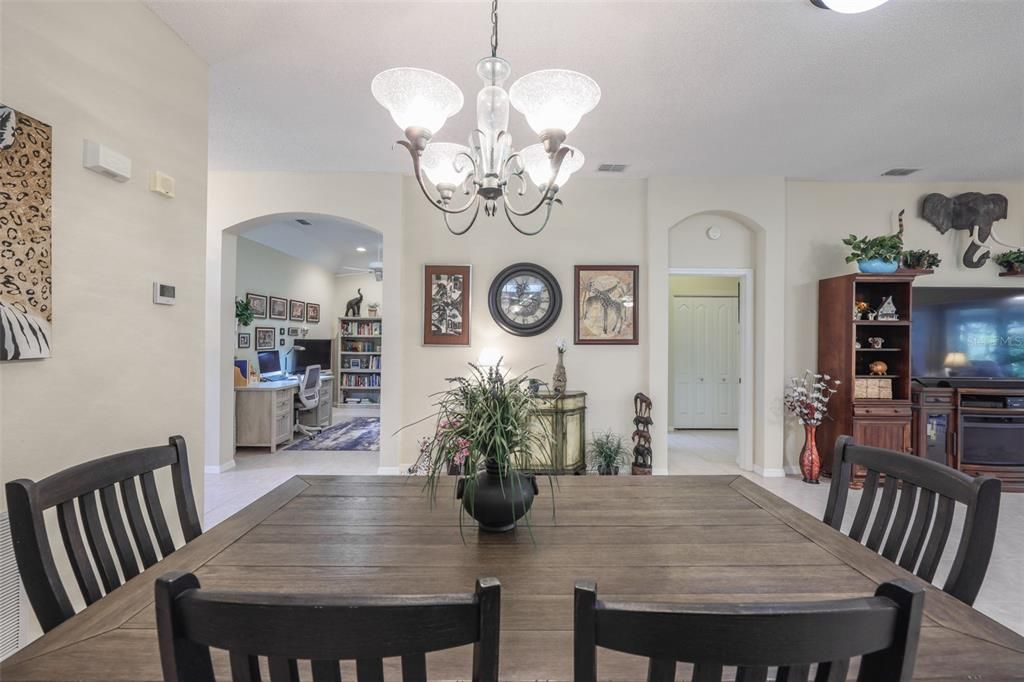 На продажу: $340,000 (2 спален, 2 ванн, 2014 Квадратных фут)