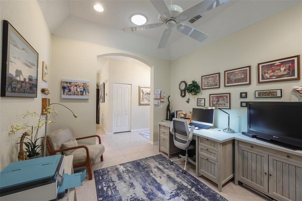 На продажу: $340,000 (2 спален, 2 ванн, 2014 Квадратных фут)