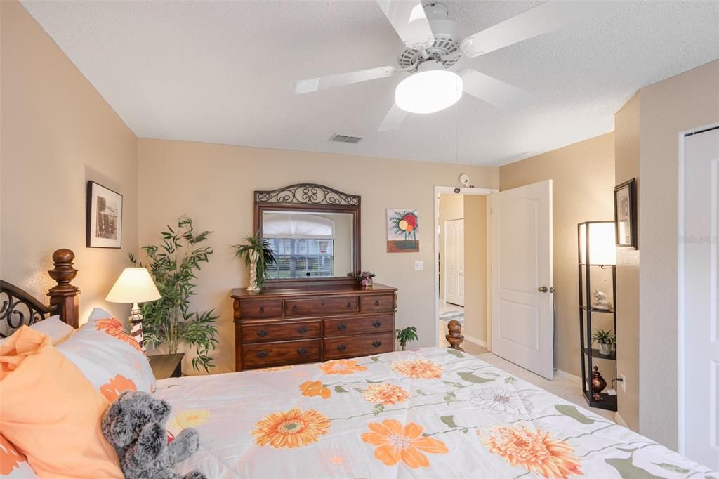 На продажу: $340,000 (2 спален, 2 ванн, 2014 Квадратных фут)