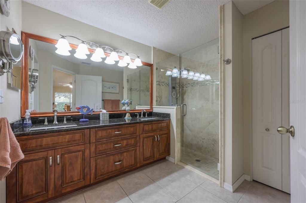 На продажу: $340,000 (2 спален, 2 ванн, 2014 Квадратных фут)