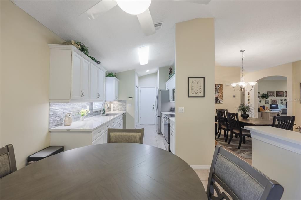 На продажу: $340,000 (2 спален, 2 ванн, 2014 Квадратных фут)