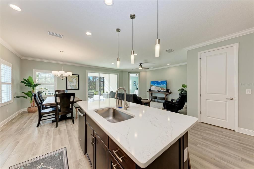 En Venta: $575,000 (4 camas, 4 baños, 3076 Pies cuadrados)