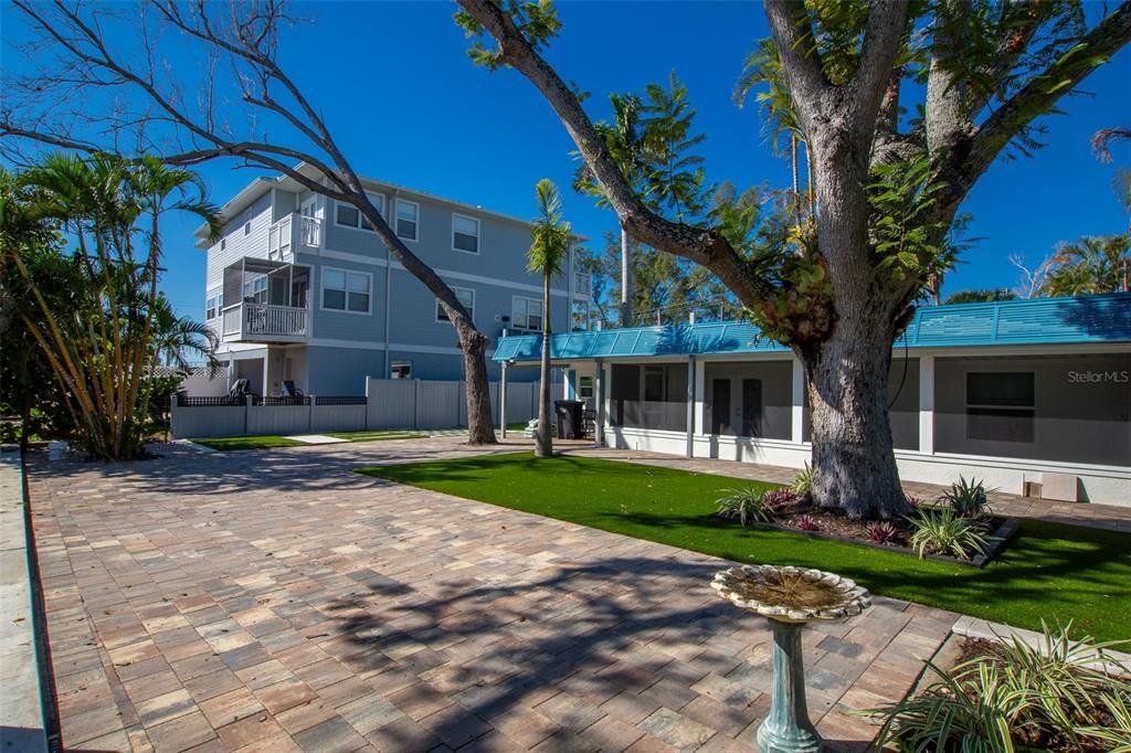 For Rent: $5,400 (2 beds, 2 baths, 864 Square Feet)