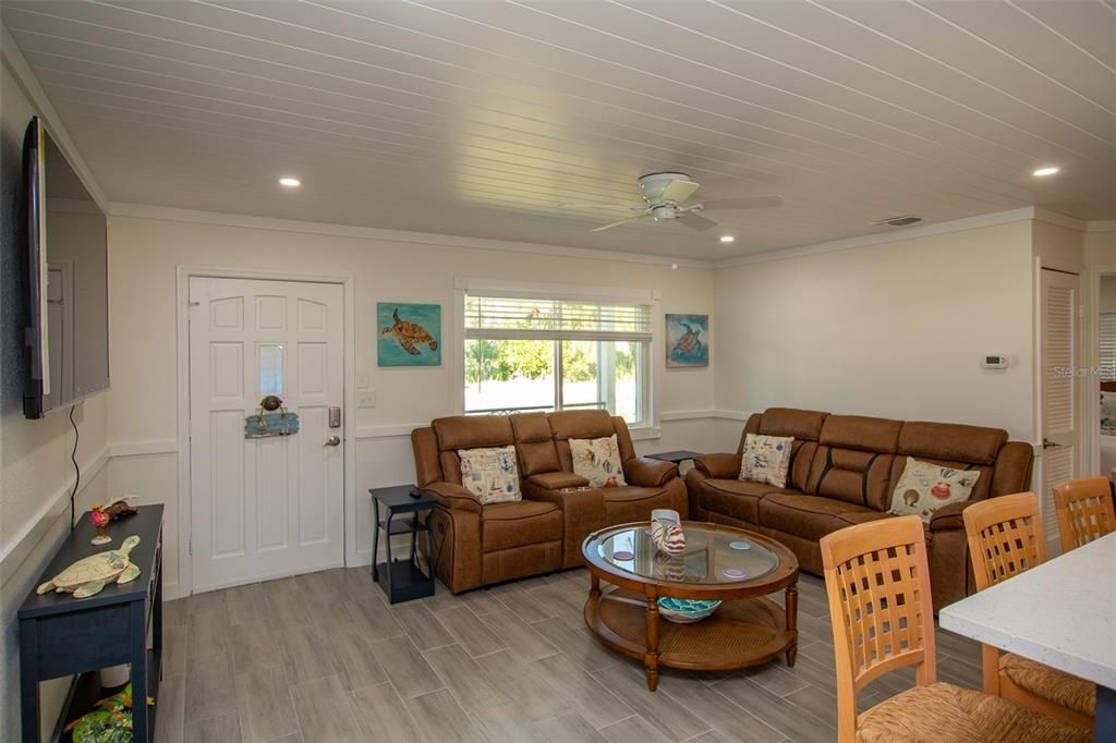 For Rent: $5,400 (2 beds, 2 baths, 864 Square Feet)