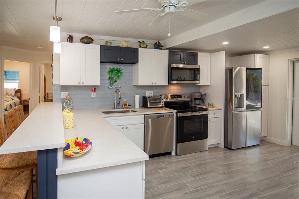 For Rent: $5,400 (2 beds, 2 baths, 864 Square Feet)