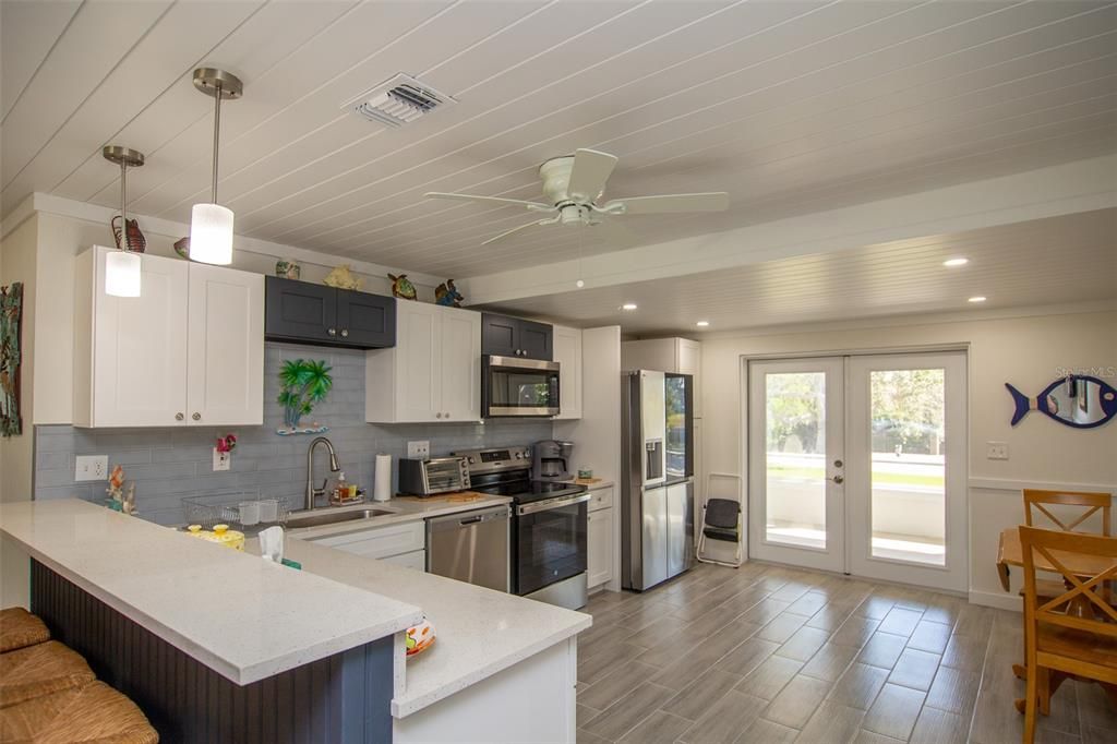 For Rent: $5,400 (2 beds, 2 baths, 864 Square Feet)