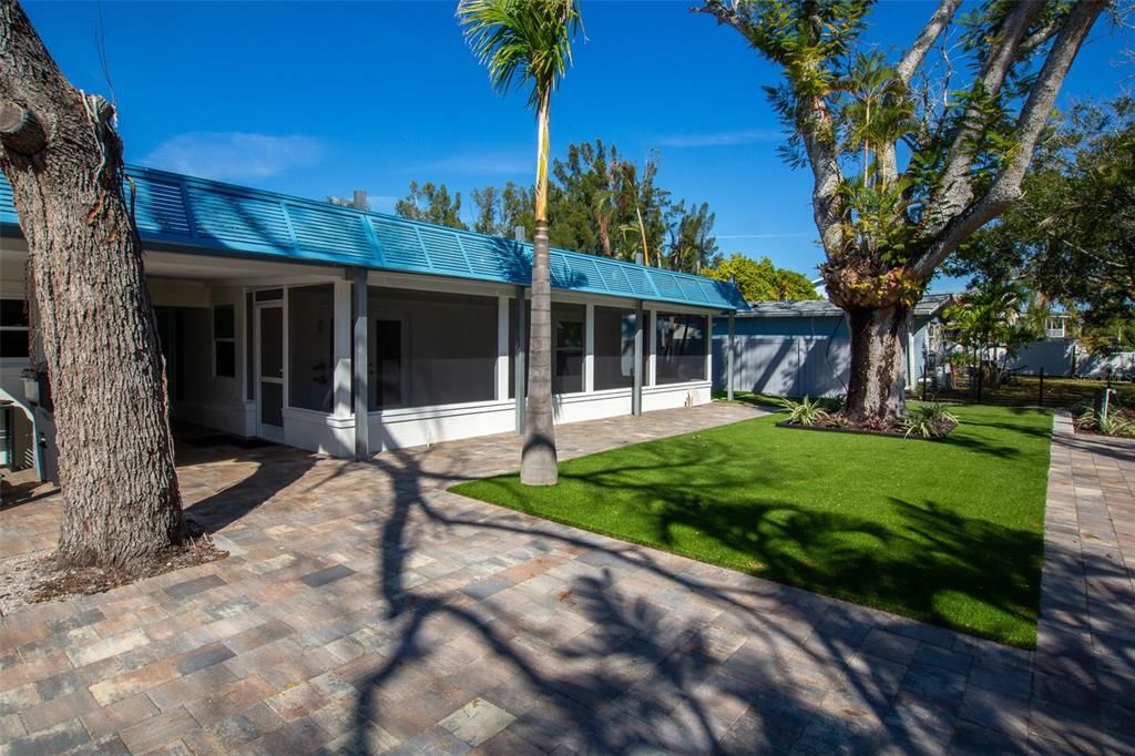 For Rent: $5,400 (2 beds, 2 baths, 864 Square Feet)