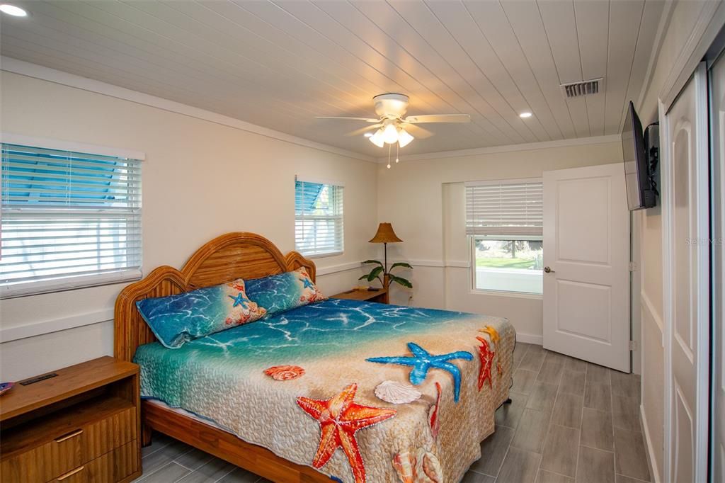 For Rent: $5,400 (2 beds, 2 baths, 864 Square Feet)