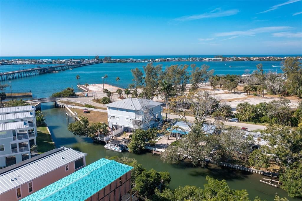 For Rent: $5,400 (2 beds, 2 baths, 864 Square Feet)