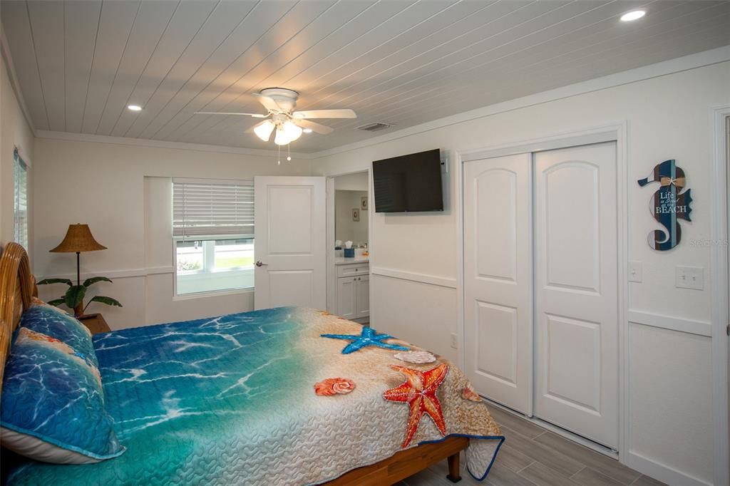 For Rent: $5,400 (2 beds, 2 baths, 864 Square Feet)