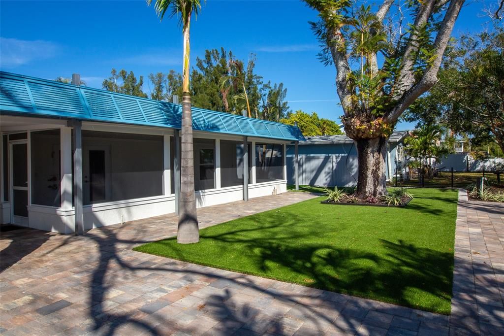 For Rent: $5,400 (2 beds, 2 baths, 864 Square Feet)