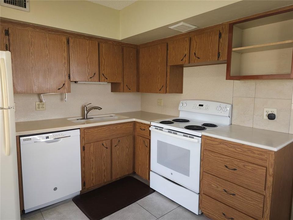 For Rent: $1,475 (2 beds, 2 baths, 1100 Square Feet)