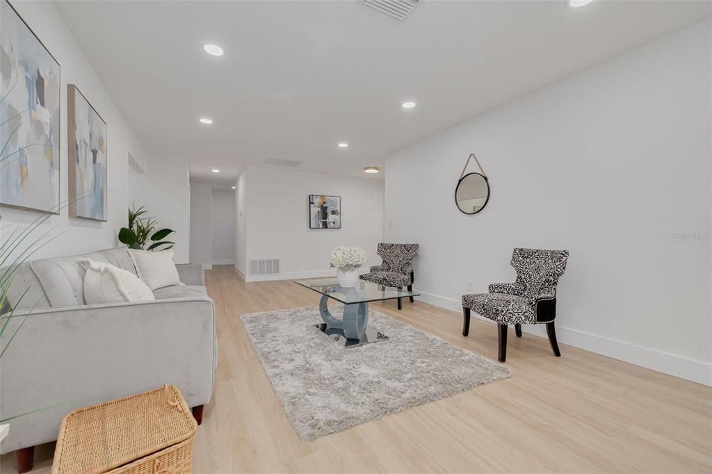 For Sale: $599,900 (4 beds, 2 baths, 1672 Square Feet)