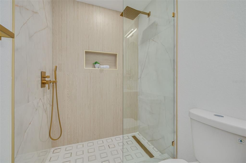 For Sale: $599,900 (4 beds, 2 baths, 1672 Square Feet)