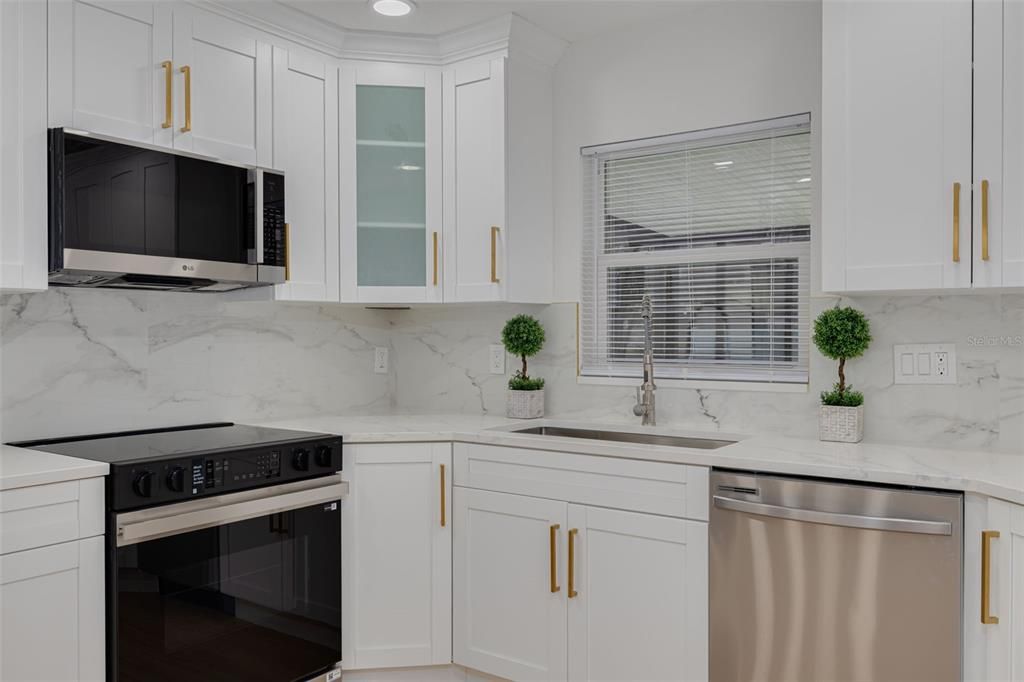 For Sale: $599,900 (4 beds, 2 baths, 1672 Square Feet)