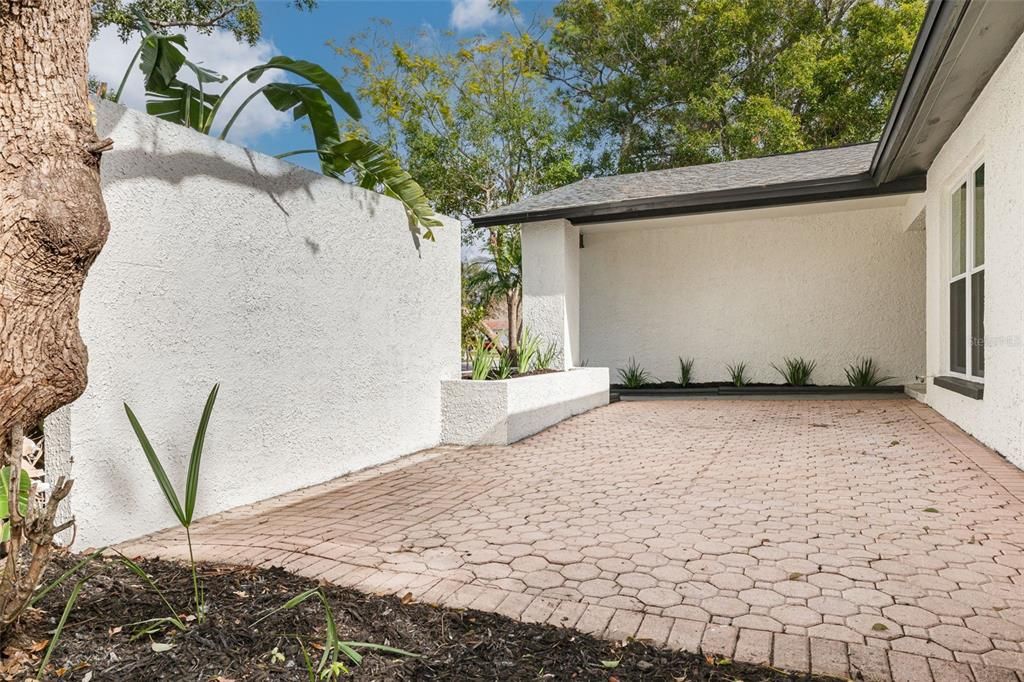 For Sale: $599,900 (4 beds, 2 baths, 1672 Square Feet)