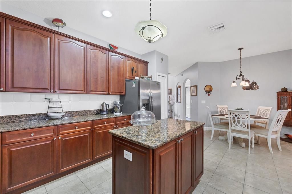 待售: $380,000 (3 贝兹, 2 浴室, 1594 平方英尺)