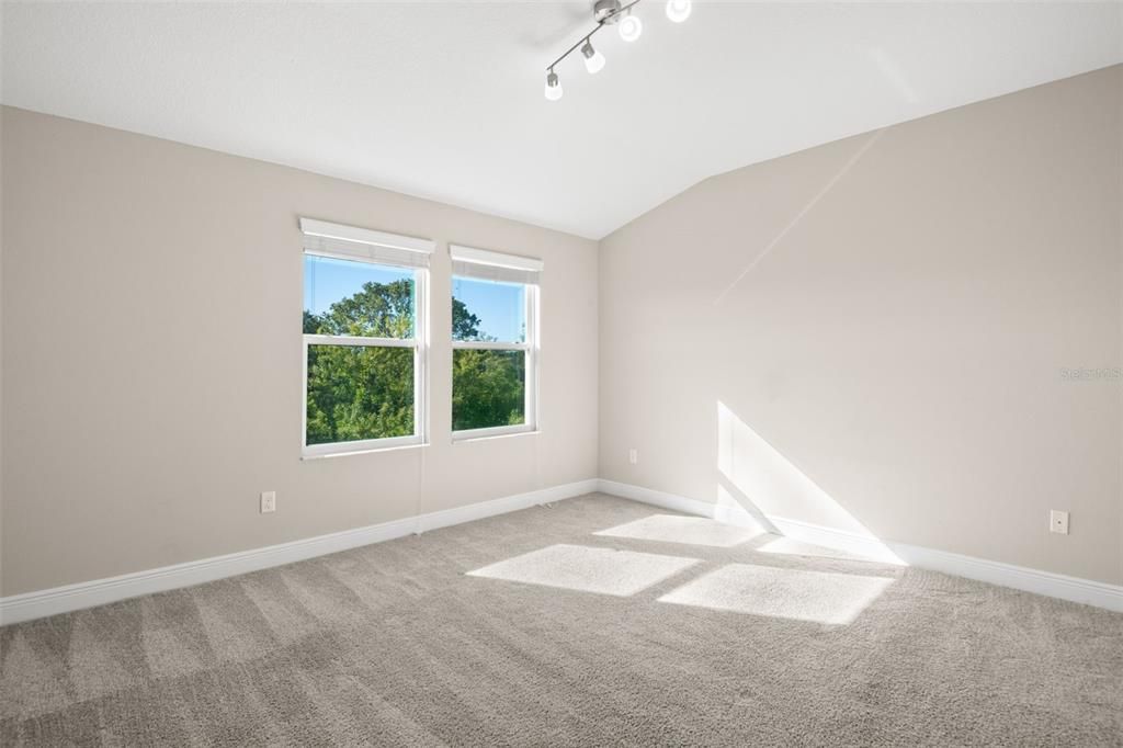 出租: $3,000 (3 贝兹, 2 浴室, 1853 平方英尺)