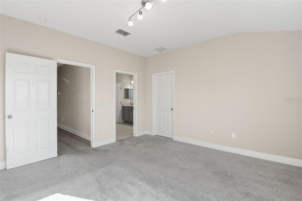 出租: $3,000 (3 贝兹, 2 浴室, 1853 平方英尺)