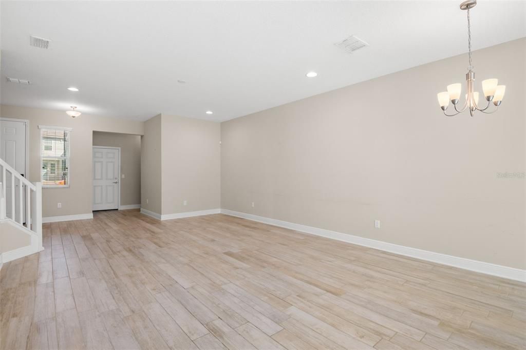 出租: $3,000 (3 贝兹, 2 浴室, 1853 平方英尺)