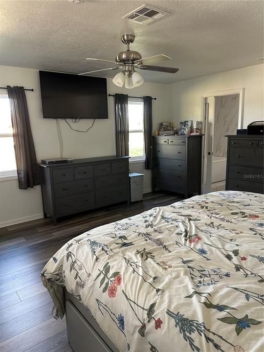 For Sale: $1,100,000 (4 beds, 2 baths, 2225 Square Feet)