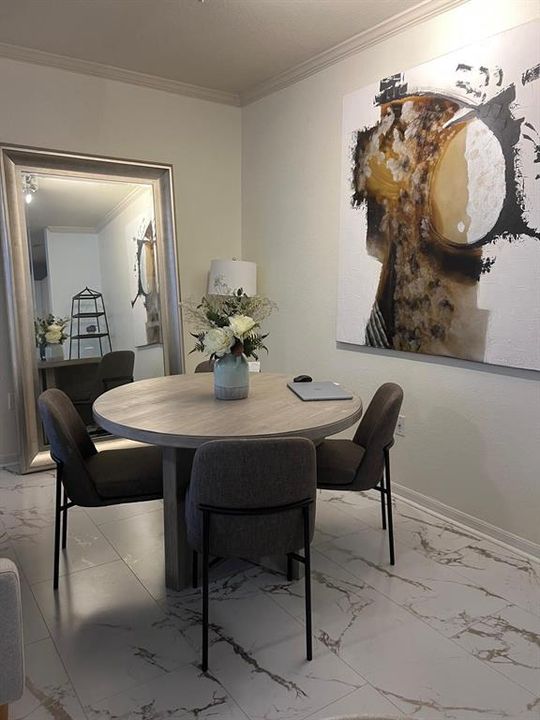 For Rent: $2,300 (2 beds, 1 baths, 996 Square Feet)