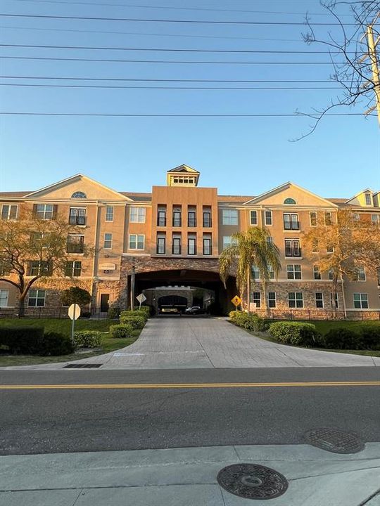 For Rent: $2,300 (2 beds, 1 baths, 996 Square Feet)