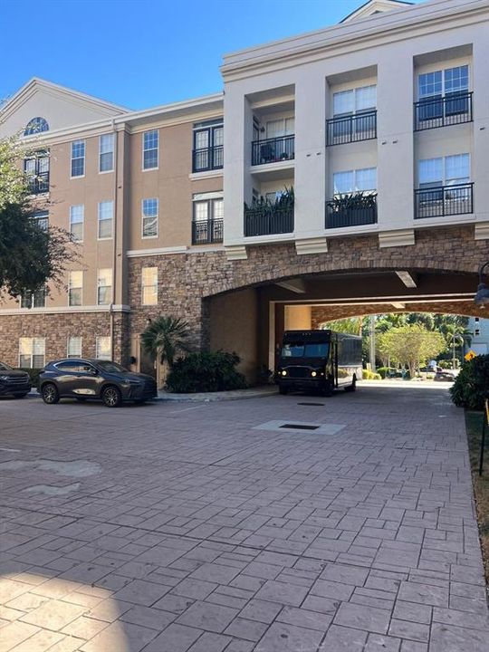 For Rent: $2,300 (2 beds, 1 baths, 996 Square Feet)