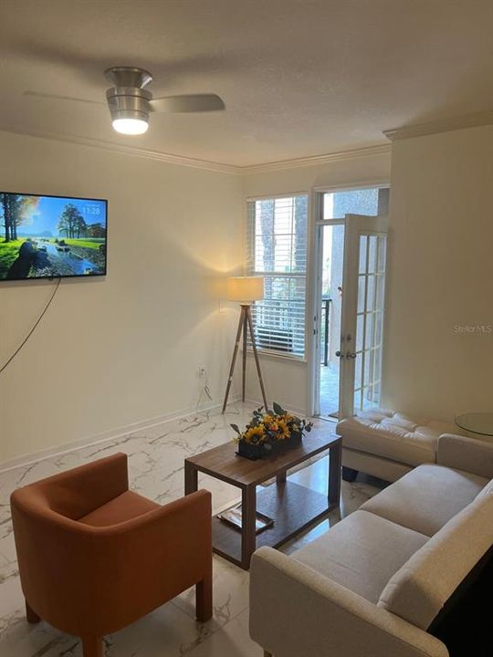 For Rent: $2,300 (2 beds, 1 baths, 996 Square Feet)