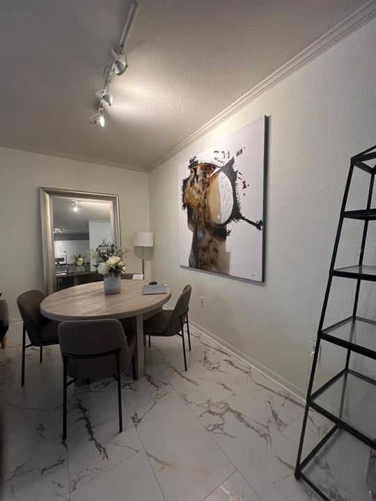 For Rent: $2,300 (2 beds, 1 baths, 996 Square Feet)