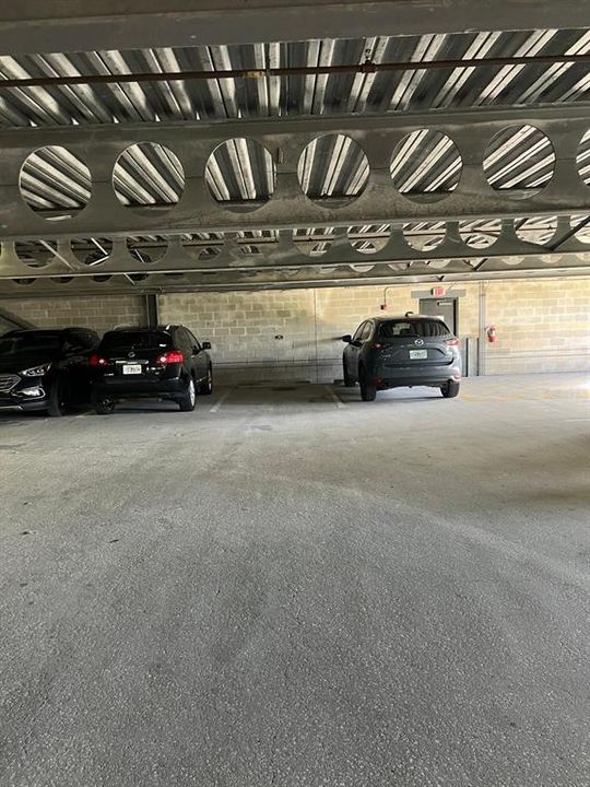 For Rent: $2,300 (2 beds, 1 baths, 996 Square Feet)