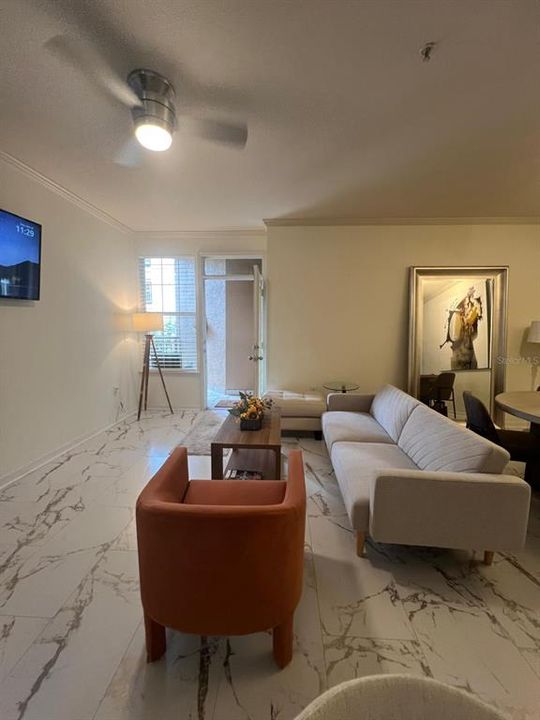 For Rent: $2,300 (2 beds, 1 baths, 996 Square Feet)