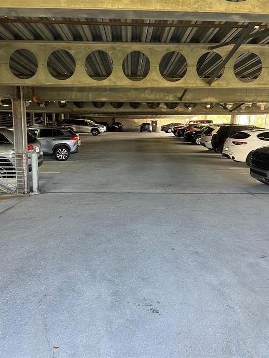 For Rent: $2,300 (2 beds, 1 baths, 996 Square Feet)