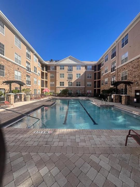 For Rent: $2,300 (2 beds, 1 baths, 996 Square Feet)