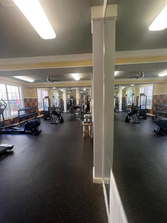 For Rent: $2,300 (2 beds, 1 baths, 996 Square Feet)