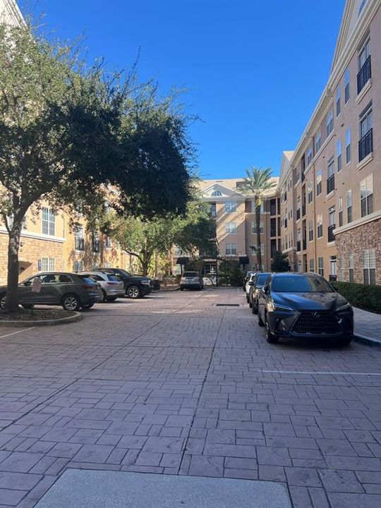 For Rent: $2,300 (2 beds, 1 baths, 996 Square Feet)