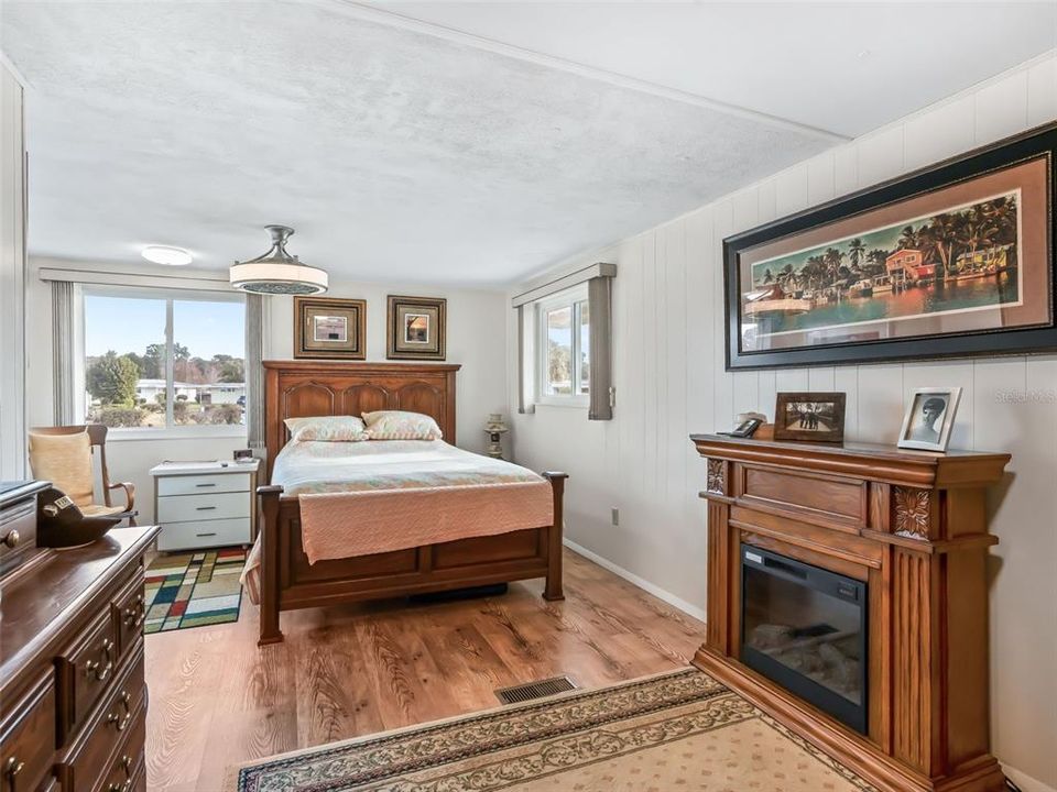 For Sale: $269,000 (2 beds, 2 baths, 1240 Square Feet)