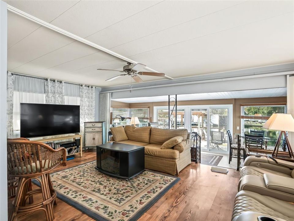 For Sale: $269,000 (2 beds, 2 baths, 1240 Square Feet)