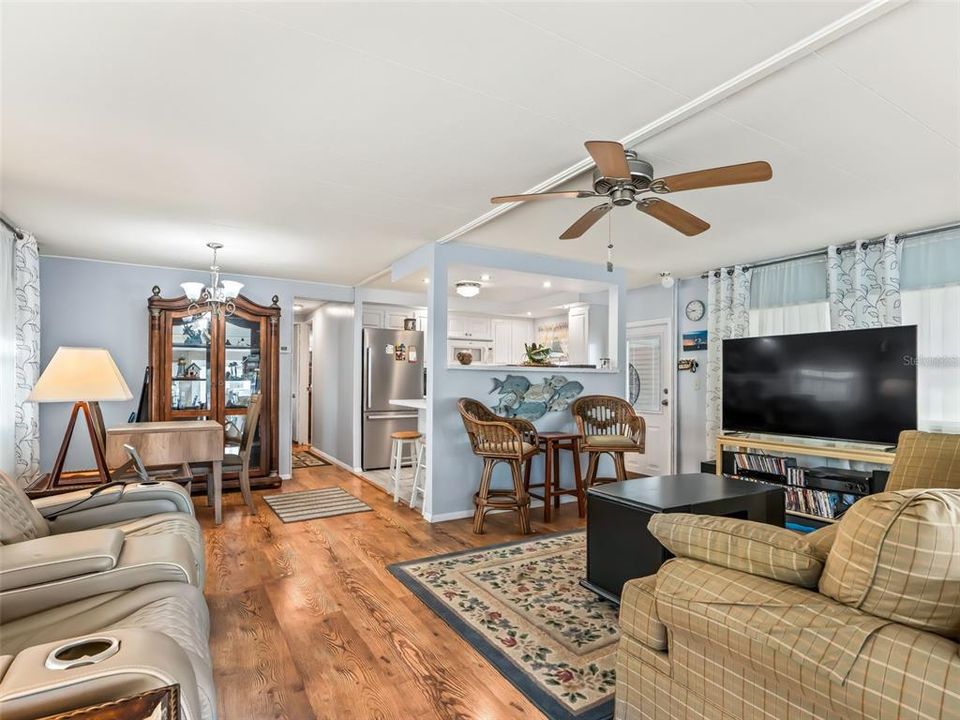 For Sale: $269,000 (2 beds, 2 baths, 1240 Square Feet)