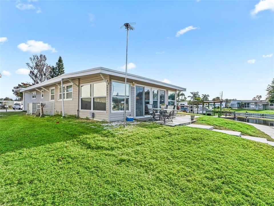 For Sale: $269,000 (2 beds, 2 baths, 1240 Square Feet)