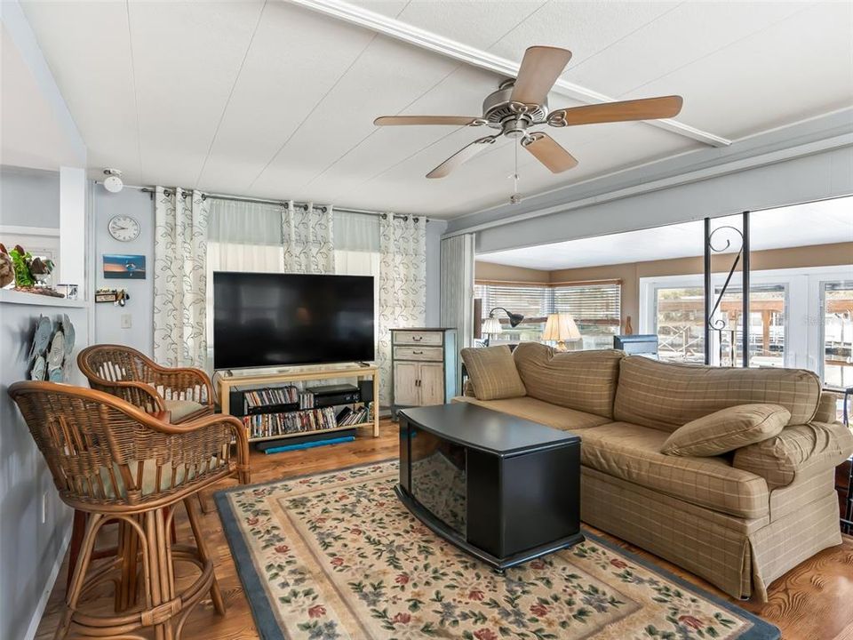 For Sale: $269,000 (2 beds, 2 baths, 1240 Square Feet)