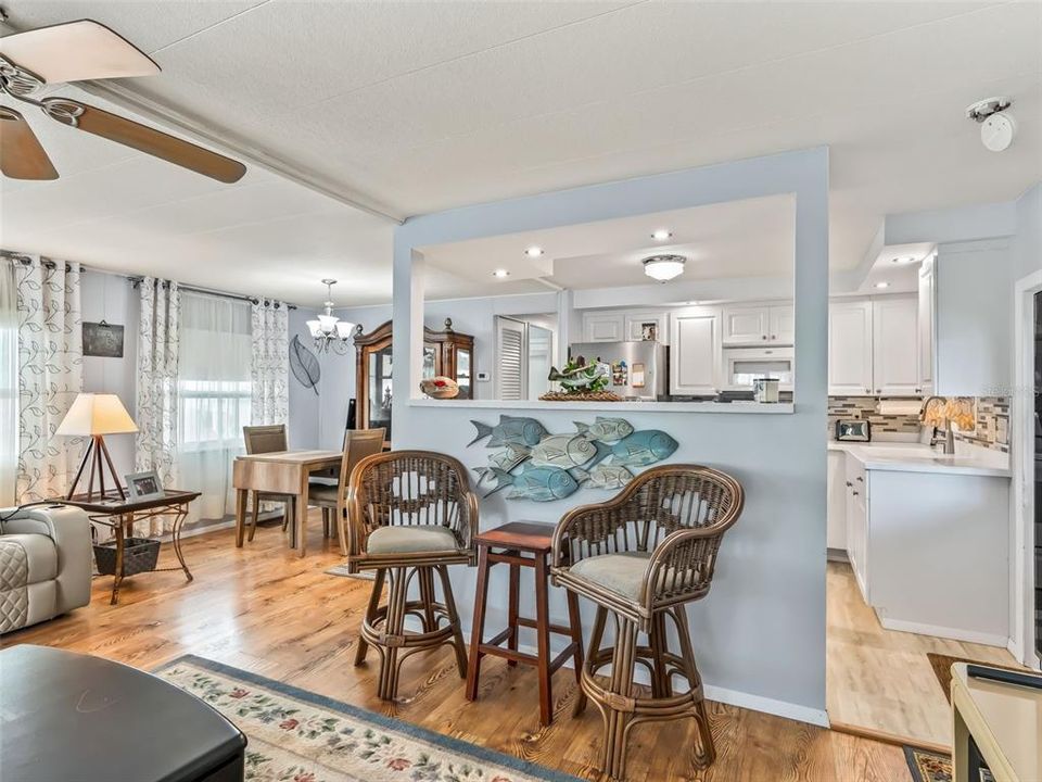 For Sale: $269,000 (2 beds, 2 baths, 1240 Square Feet)