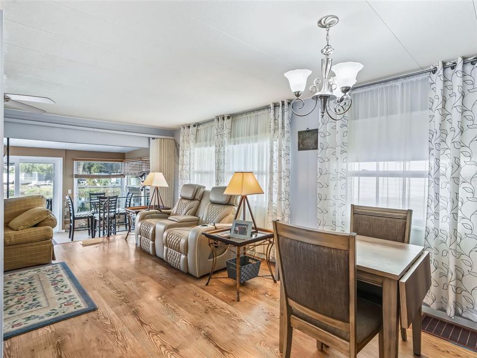 For Sale: $269,000 (2 beds, 2 baths, 1240 Square Feet)